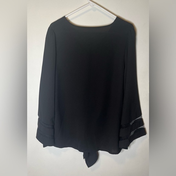 Long sleeve dress shirt size Medium - Picture 4 of 4